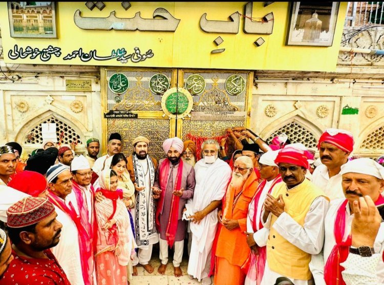 National Interfaith Spiritual Leaders offer the Sacred Ghilaf/Chaddar Mubarak at Ajmer Dargah Sharif with Global Prayers of Peace, Unity and Harmony.