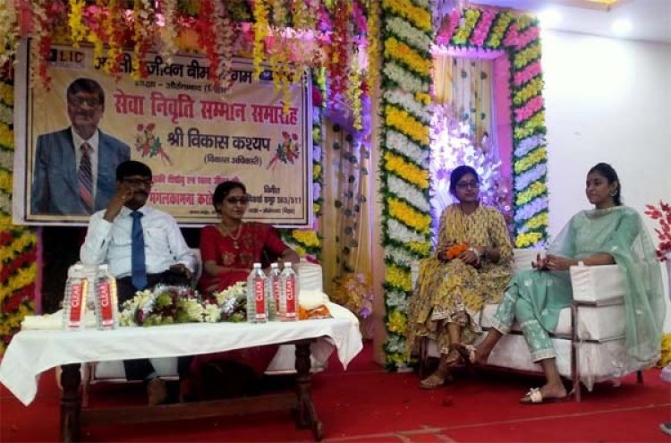 भारतीय जीवन बीमा निगम औरंगाबाद में विकास कश्यप के सेवानिवृत्ति सम्मान में विदाई समारोह हुआ आयोजन