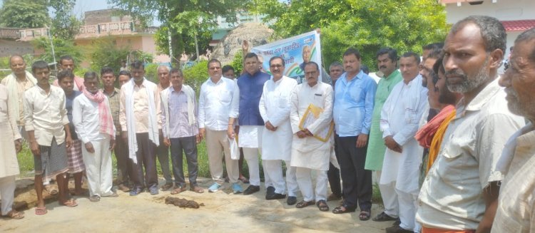 ग्राम संसद सद्भाव कार्यक्रम के तहत जदयू कार्यकर्ताओं द्वारा बारुण प्रखंड अंतर्गत विभिन्न गांवों का किया गया दौरा