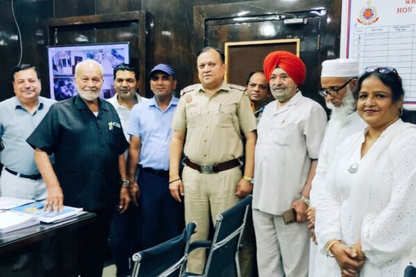 दिल्ली के मंडावली थाने में कांवड़ यात्रा को लेकर महत्वपूर्ण बैठक, एसएचओ अनीश शर्मा ने की अध्यक्षता Isma times Mandawali Police Station