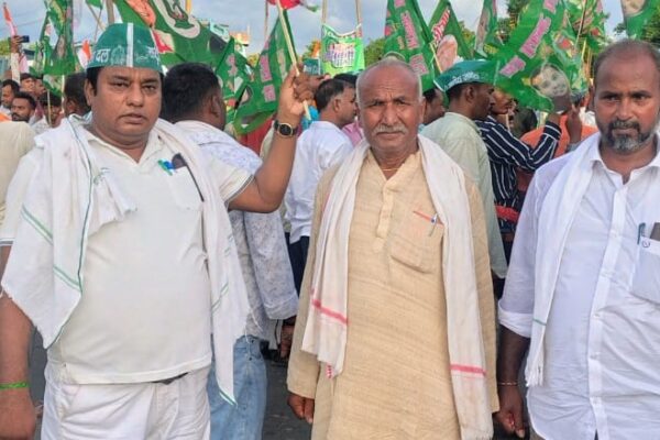 टिकारी विधानसभा क्षेत्र से राजद पार्टी का भावी प्रत्याशी के रूप में डॉ राजेश कुमार उर्फ मुन्ना राज चंद्रवंशी ने ठोका ताल.